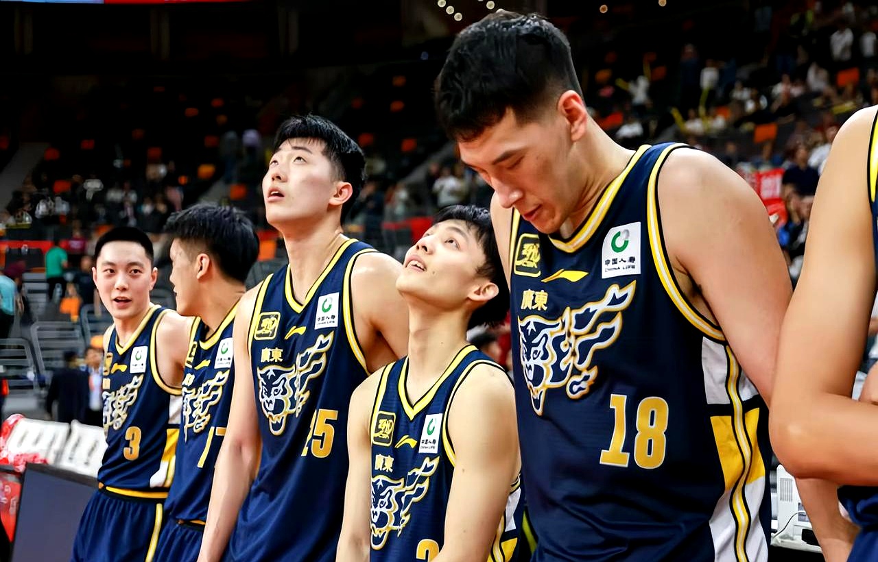 亿德体育网站关于皇家社会发布备战花絮，赛前主帅复盘，CBA常规赛任务艰巨，纪律约束更严格的信息