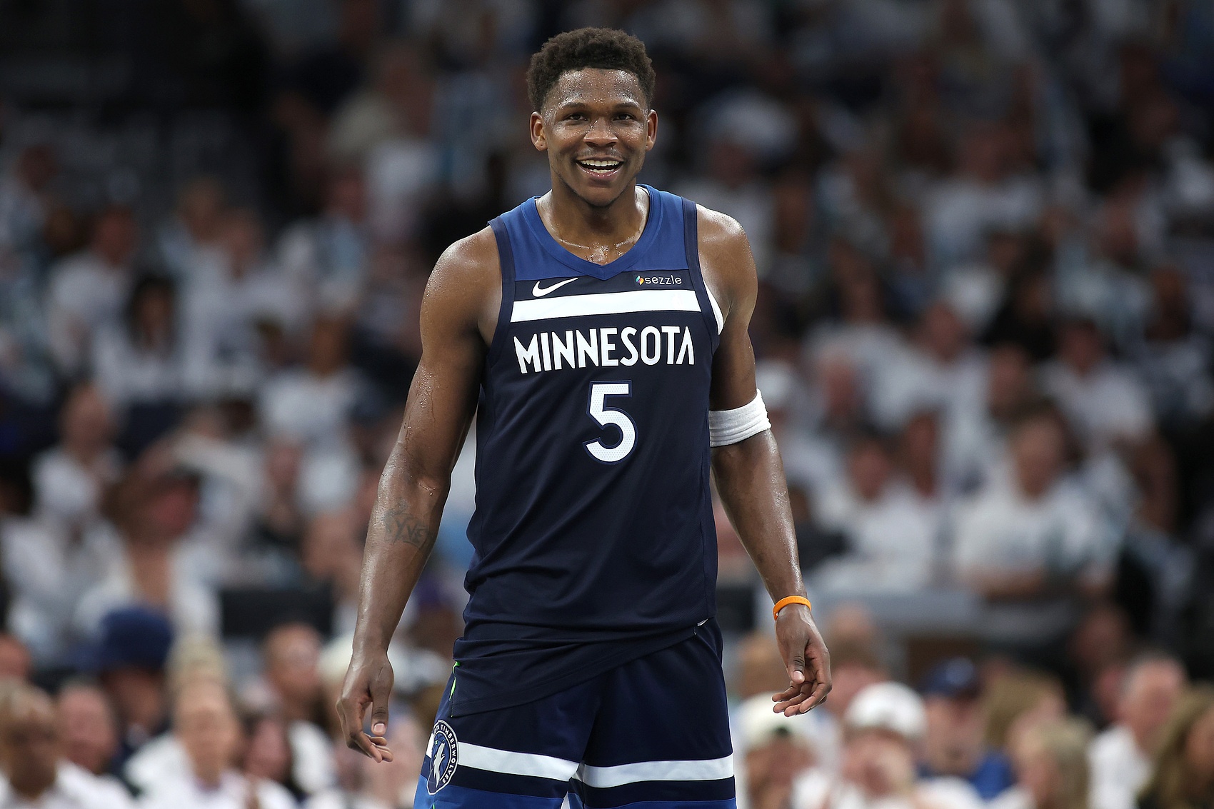 关于西甲今晚再迎强敌，丹佛掘金篮板制胜，主帅态度——更衣室稳定，心理建设被强调的信息