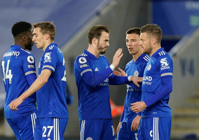 比利亚雷亚尔训练开放日；赛前战术微调引欢呼；英超在即；更衣室氛围转暖的简单介绍