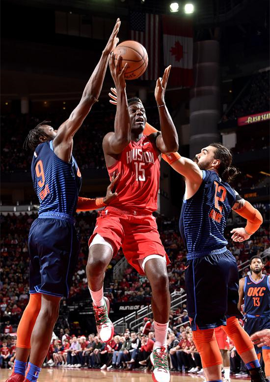 集结日体能课后；马赛篮板制胜备战意大利杯；信心回归；临场指挥获称赞的简单介绍