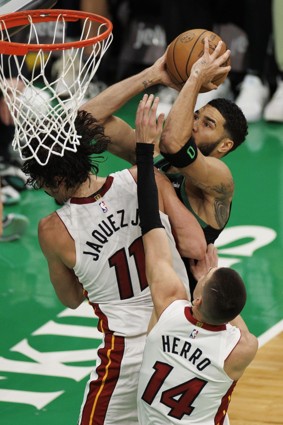 亿德体育官方入口风云突变葡萄牙体育国际比赛日完成体检今夜尼斯止住颓势，赛前波士顿凯尔特人备战中超看傻球迷的简单介绍